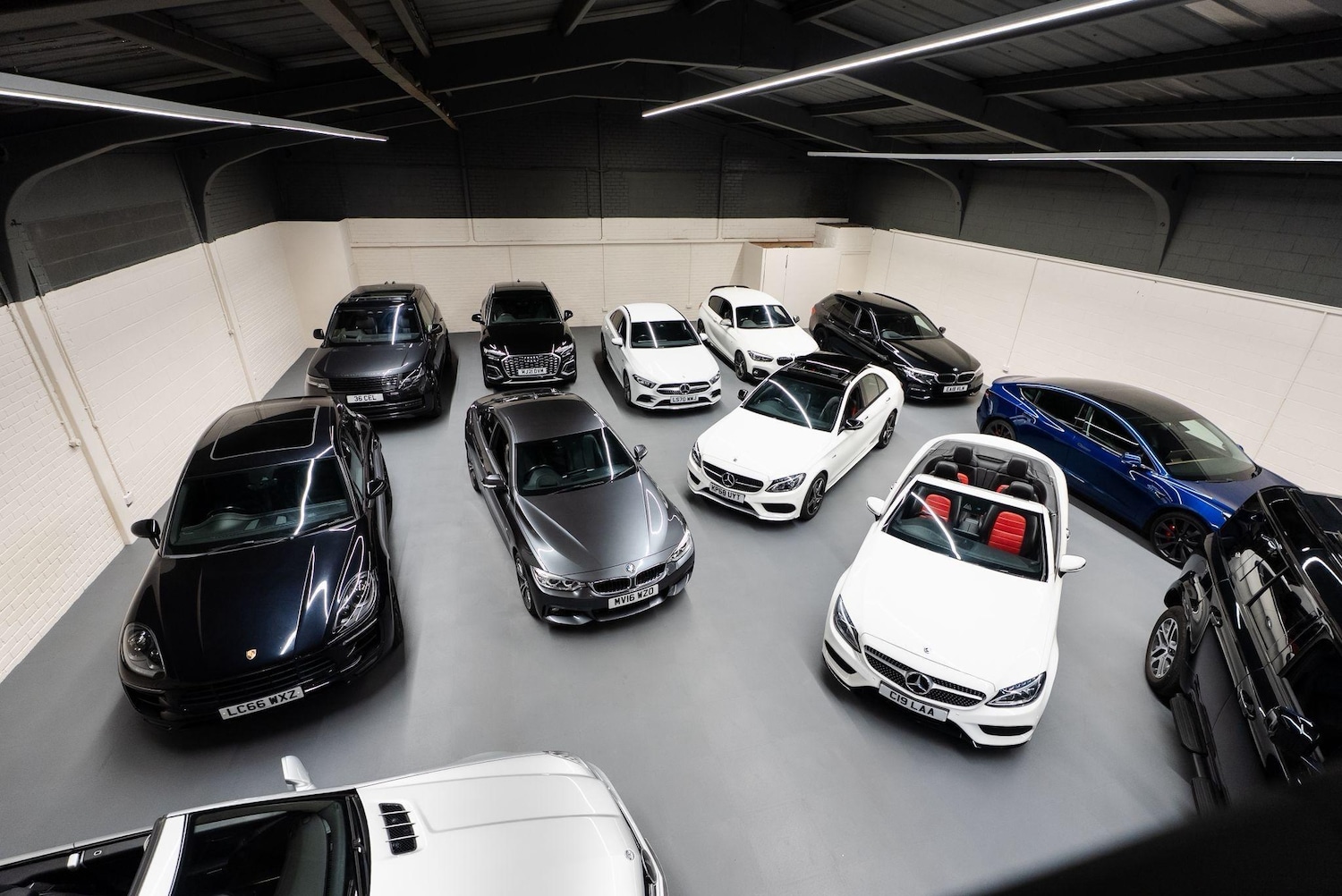 Used Tesla Model 3 2020 for sale - 77637941: Photo 2