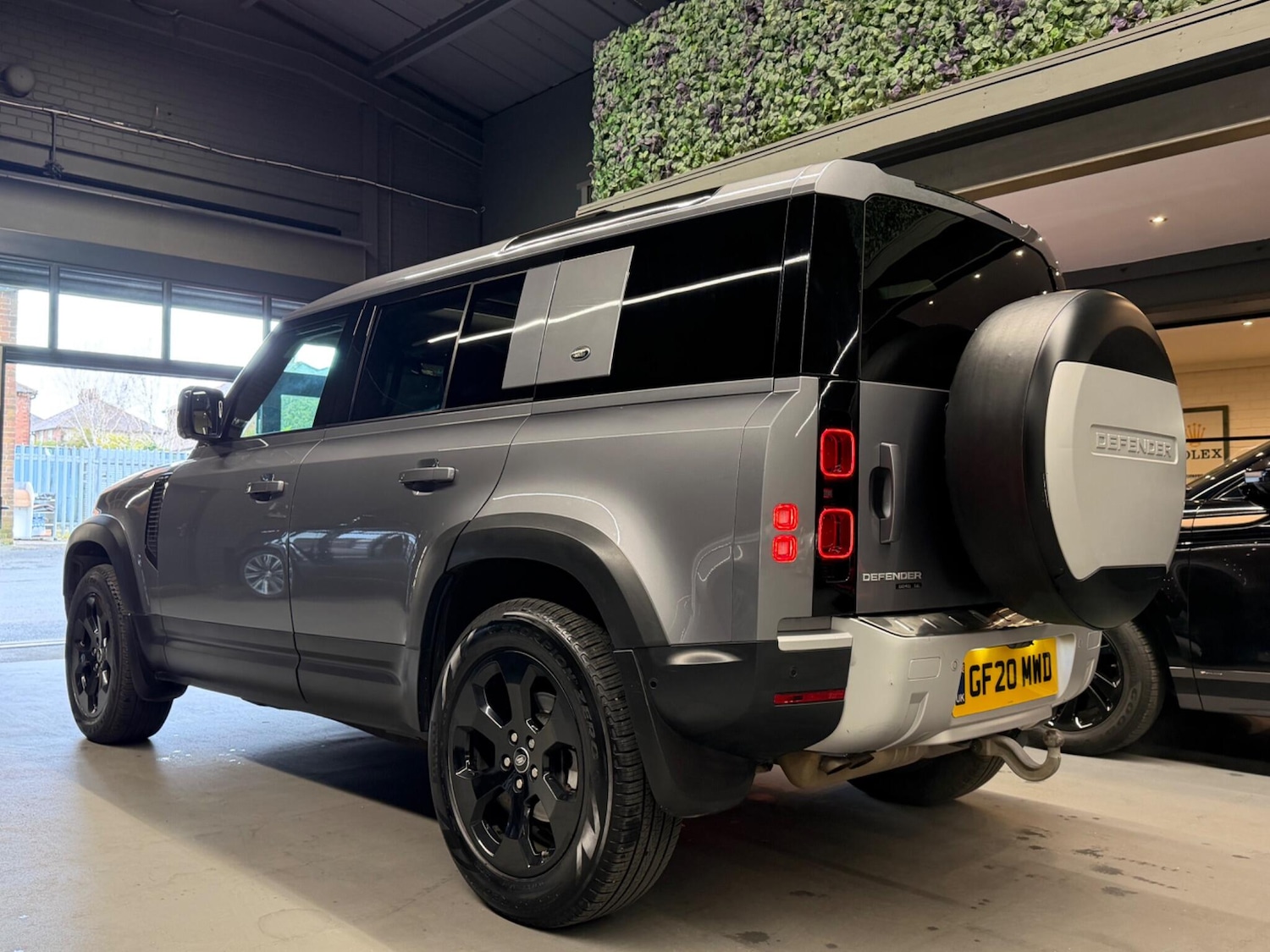 Used Land Rover Defender 2020 for sale - 78127451: Photo 2