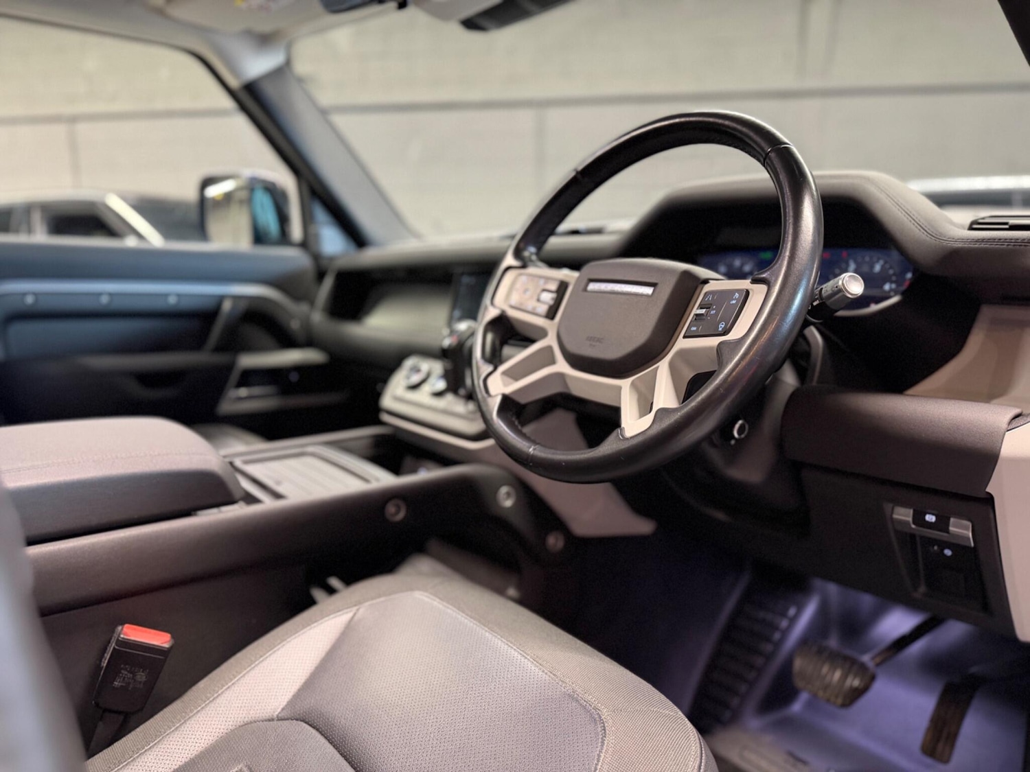 Used Land Rover Defender 2020 for sale - 78127451: Photo 3