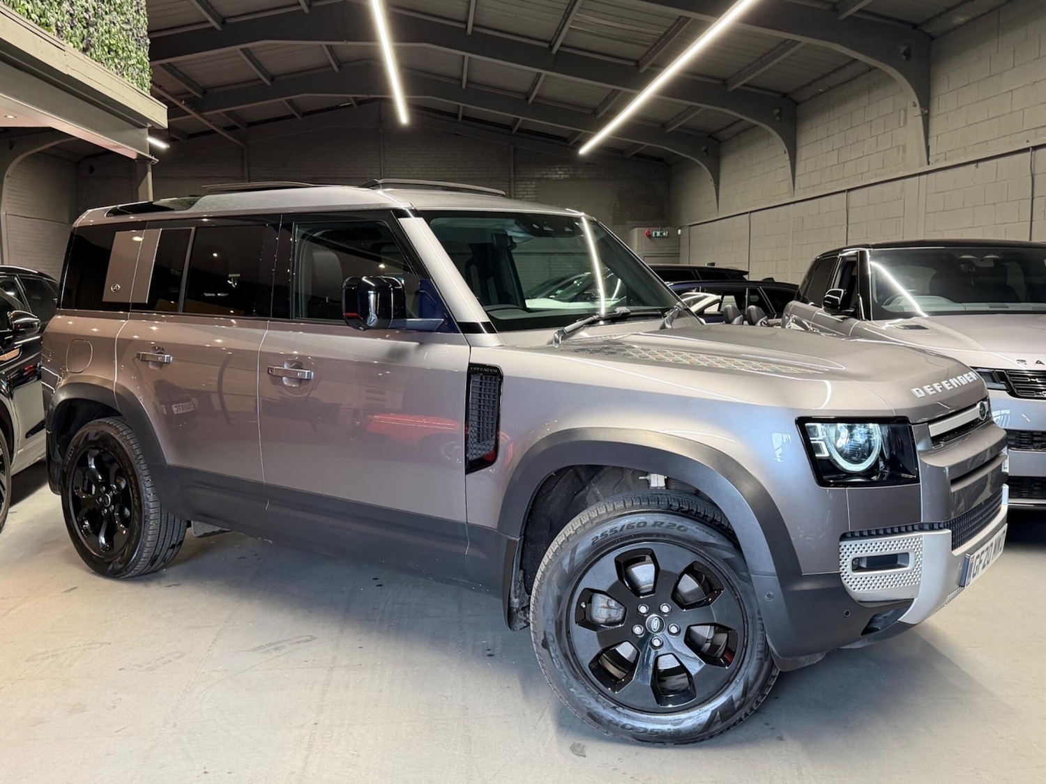 Used Land Rover Defender 2020 for sale - 78127451: Photo 4