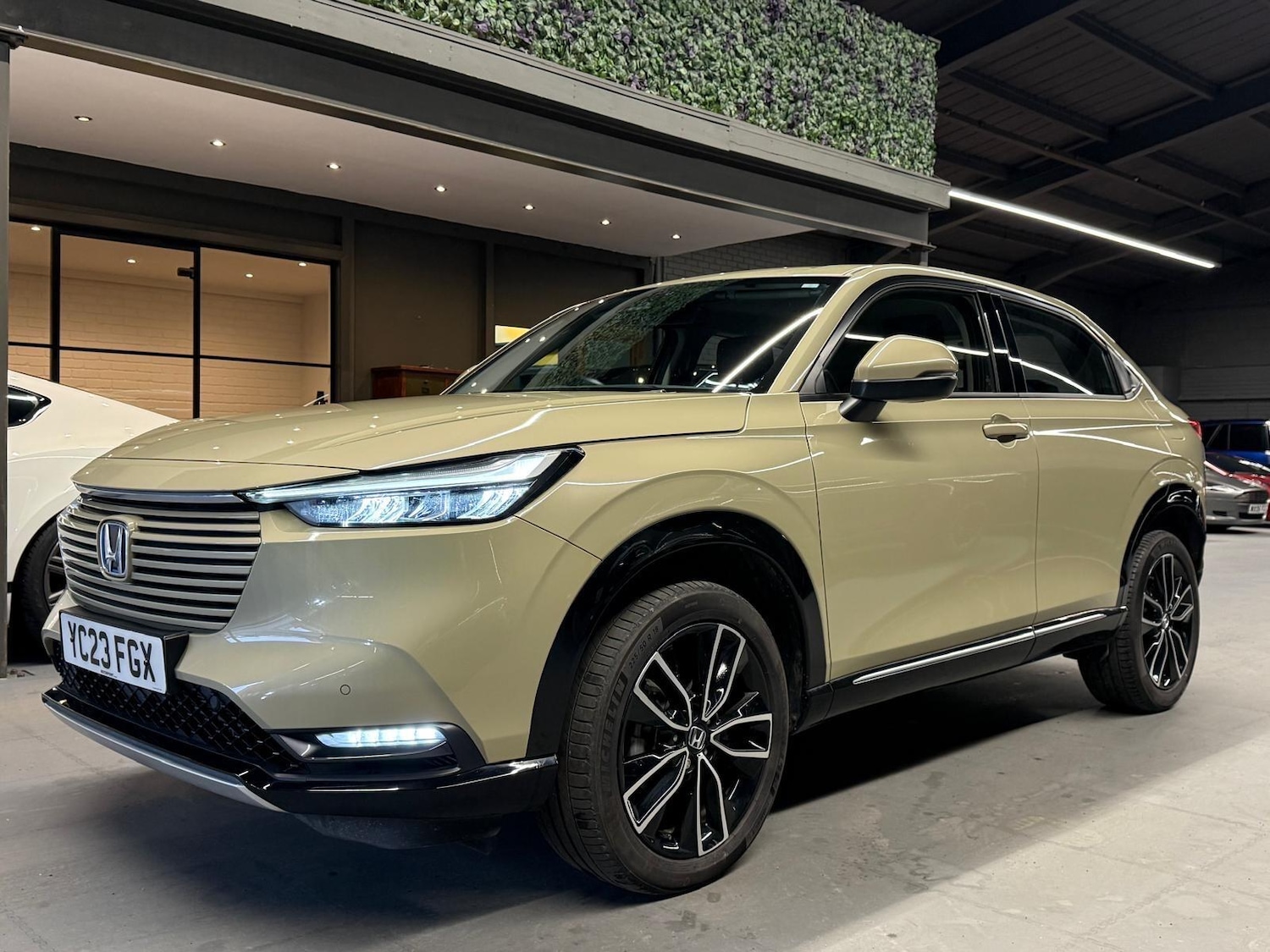 Used Honda HR-V 2023 for sale - 77320970: Photo 2