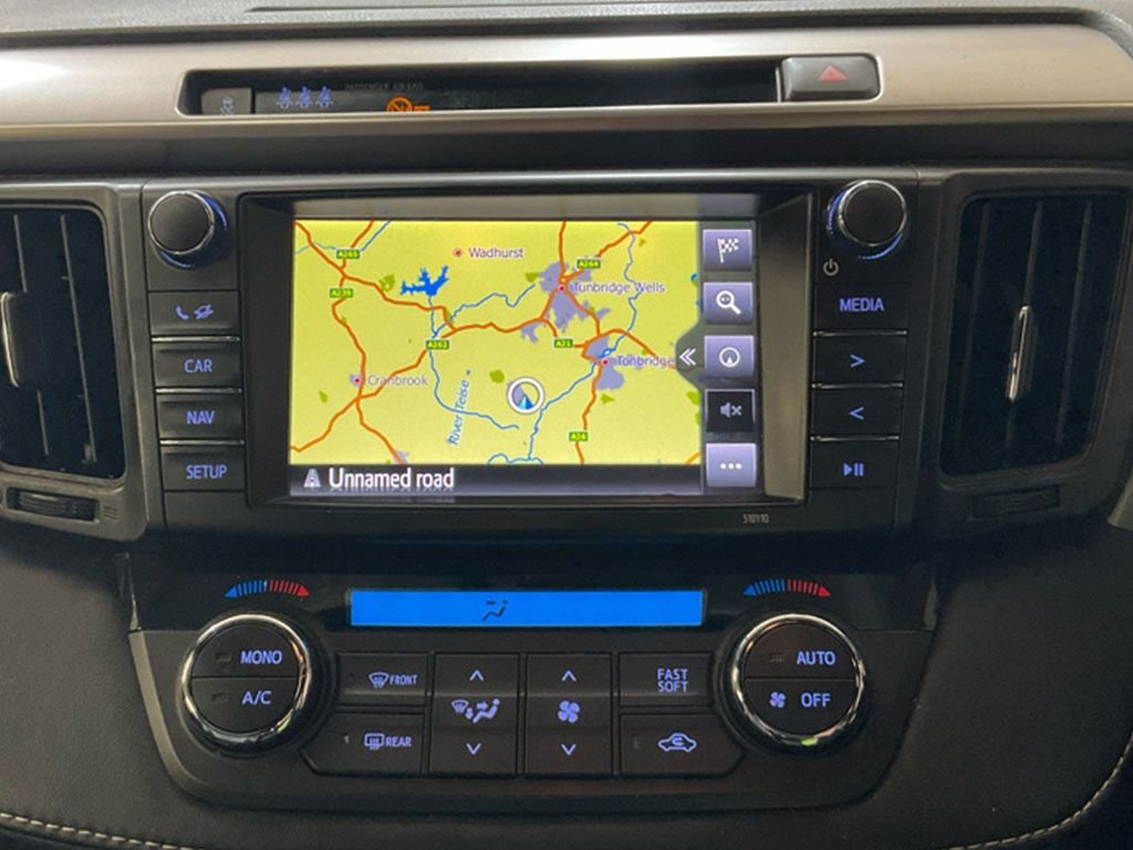 Used Toyota RAV4 2018 for sale - 76396331: Photo 10