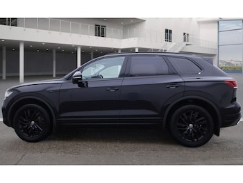Used Volkswagen Touareg 2018 for sale - 76345876: Photo