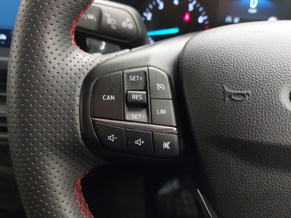 Used Ford Focus 2023 for sale - 76054337: Photo 17