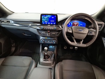 Used Ford Focus 2021 for sale - 76208140: Photo 2
