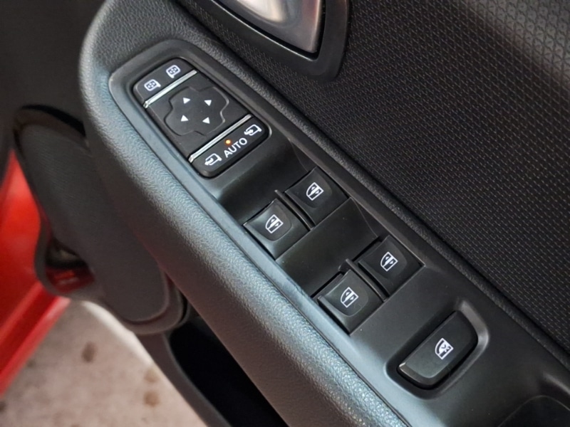 Used Renault Clio 2018 for sale - 76897466: Photo 12