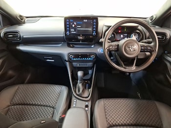 Used Toyota Yaris 2022 for sale - 76108304: Photo 2