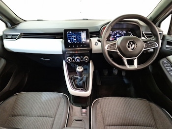 Used Renault Clio 2022 for sale - 76459764: Photo