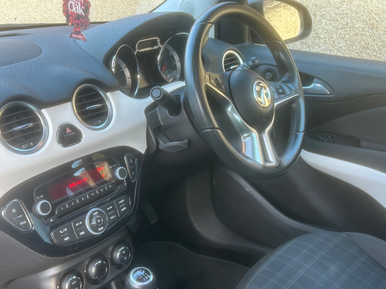 Used Vauxhall ADAM 2015 for sale - 77327203: Photo 5