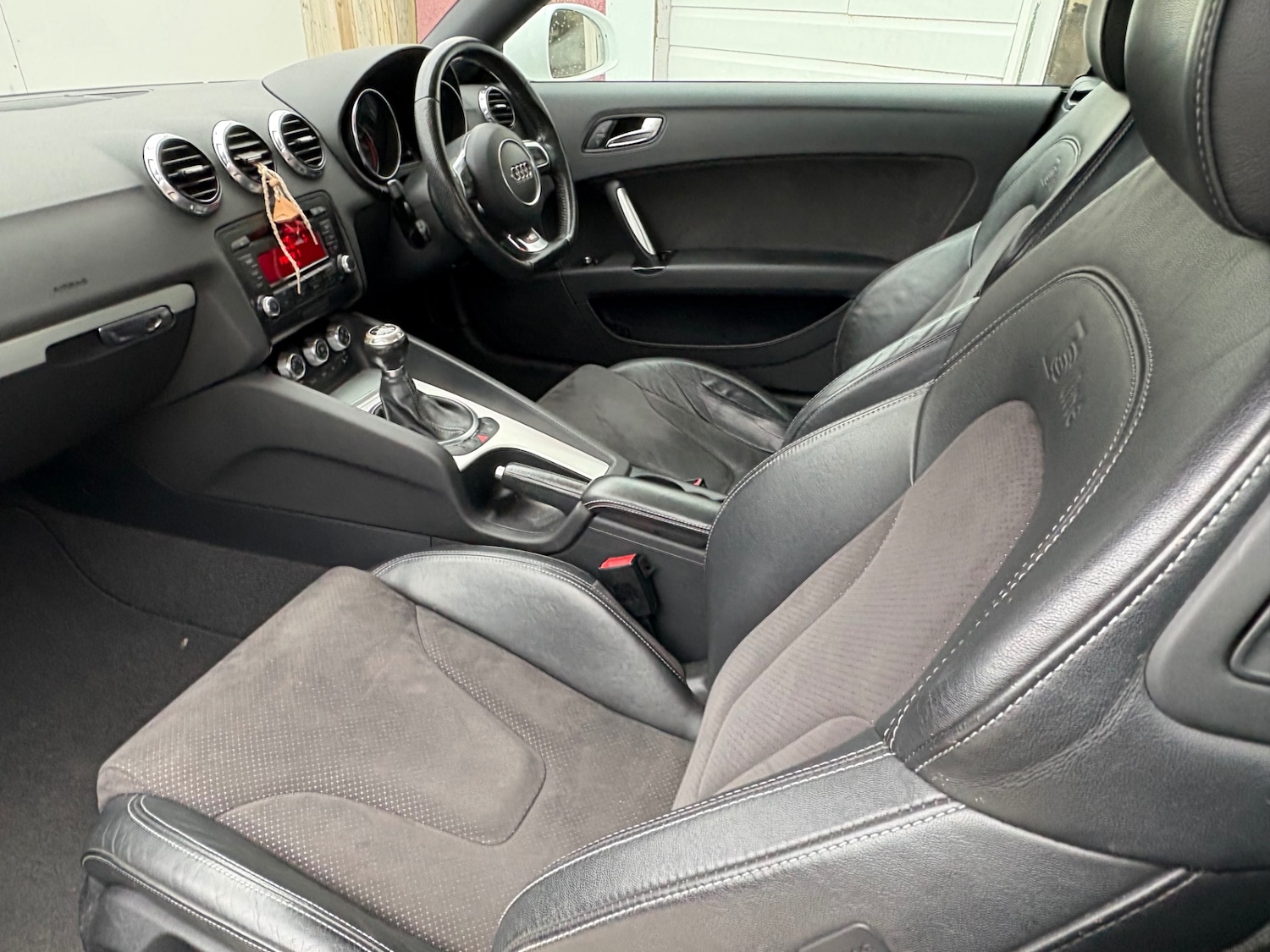 Used Audi TT 2011 for sale - 77917229: Photo 2