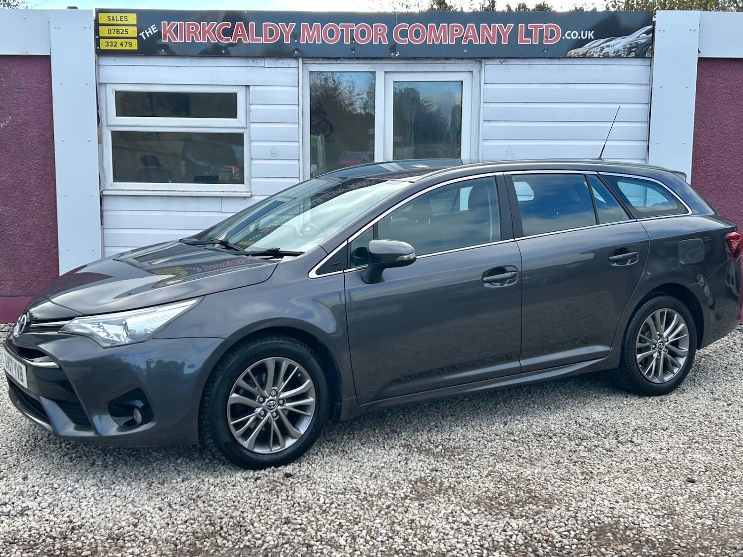 Used Toyota Avensis 2017 for sale - 76128684: Photo 1