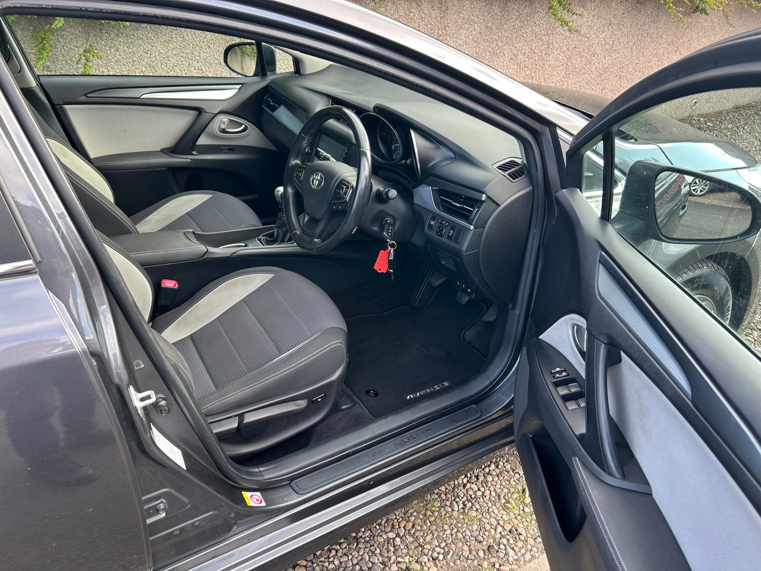 Used Toyota Avensis 2017 for sale - 76128684: Photo 21