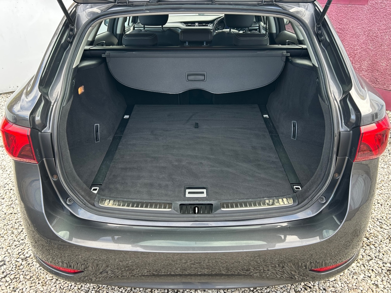 Used Toyota Avensis 2017 for sale - 76128684: Photo 32