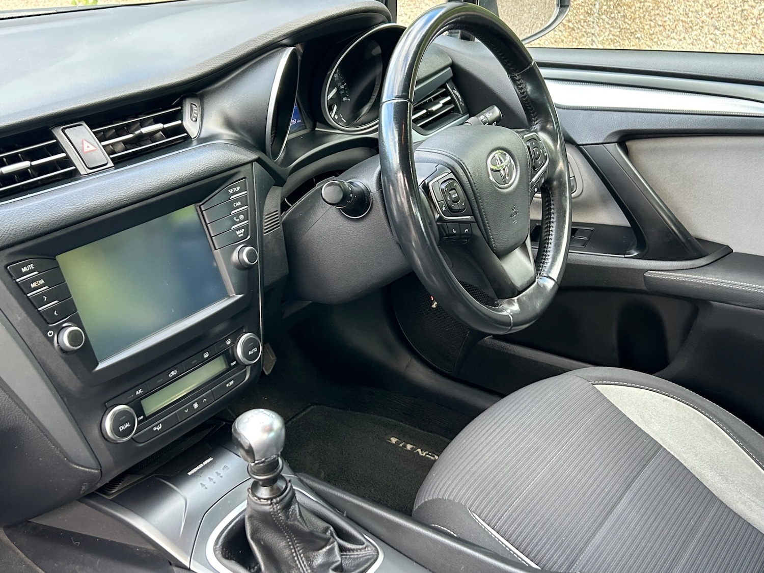 Used Toyota Avensis 2017 for sale - 76128684: Photo 58