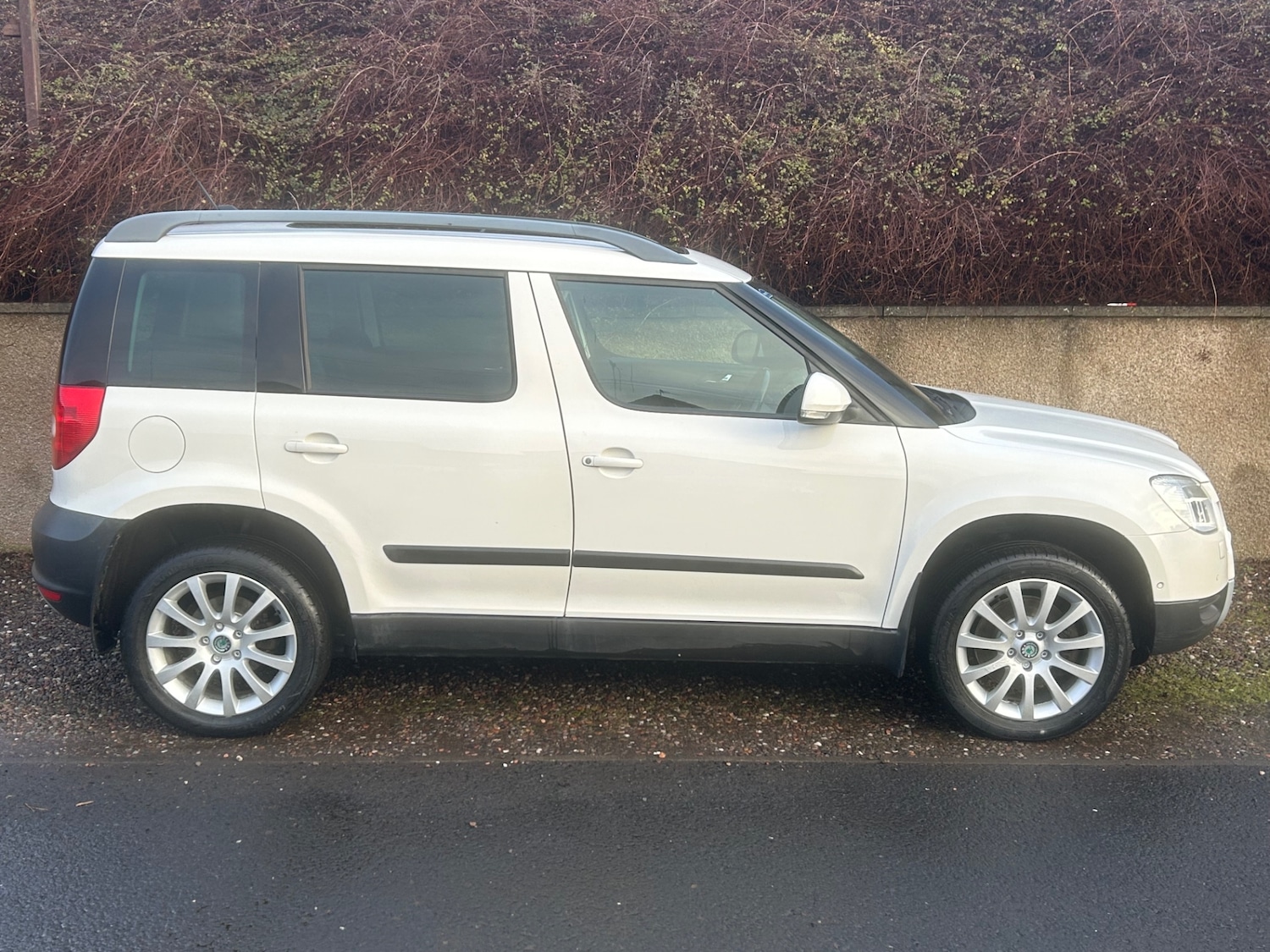 Used Skoda Yeti 2010 for sale - 77235421: Photo 2
