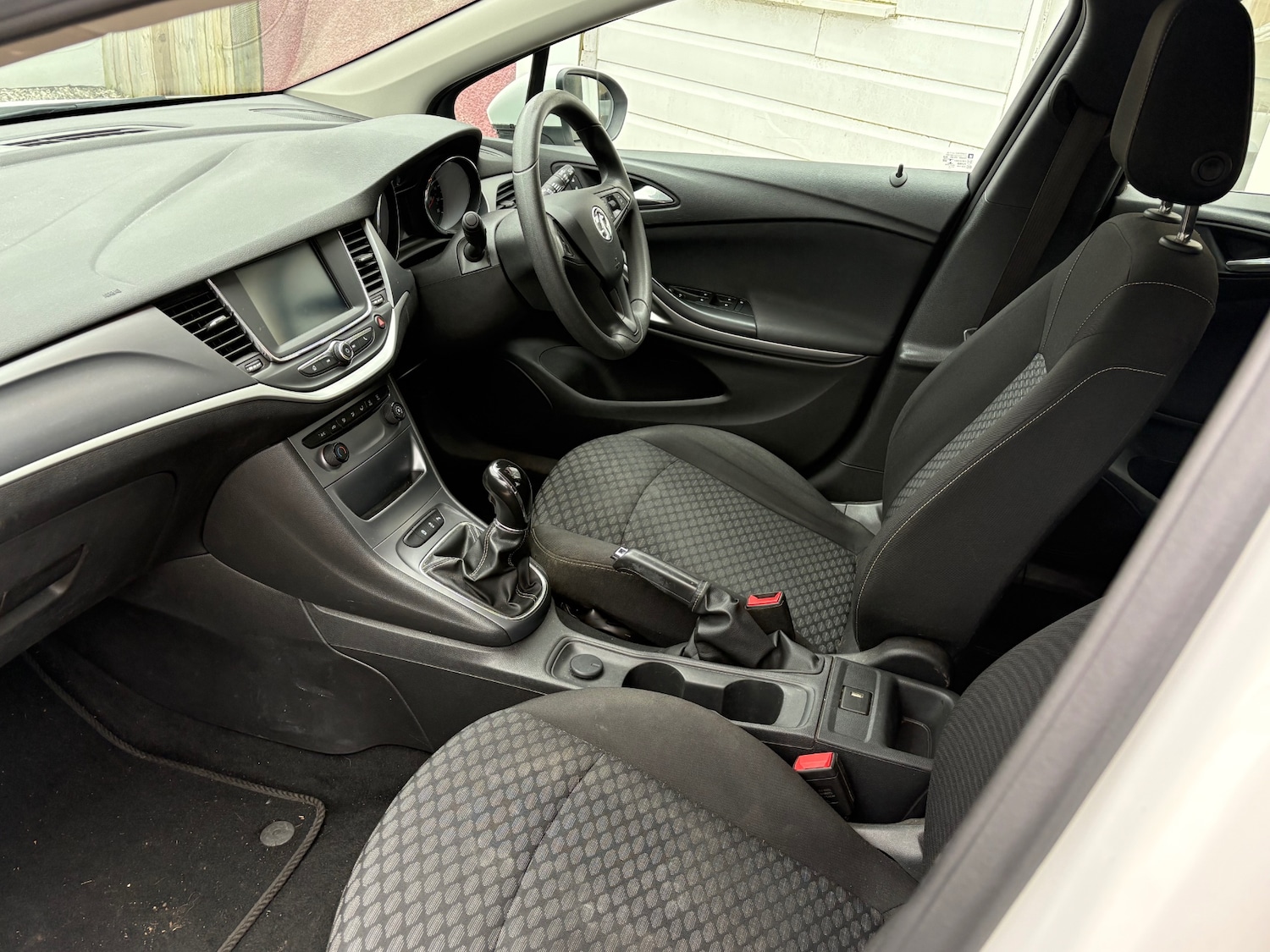 Used Vauxhall Astra 2017 for sale - 77917683: Photo 2