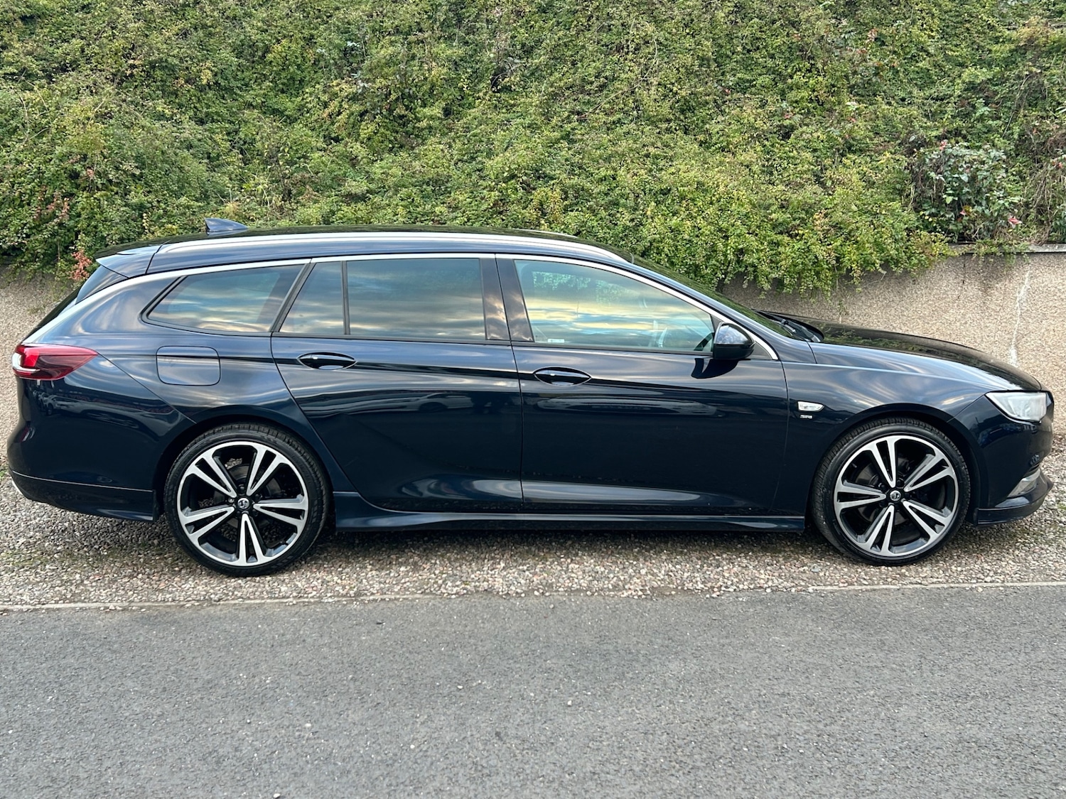 Used Vauxhall Insignia 2017 for sale - 76145777: Photo 2