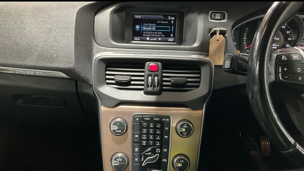 Used Volvo V40 Cross Country 2013 for sale - 76433377: Photo 10