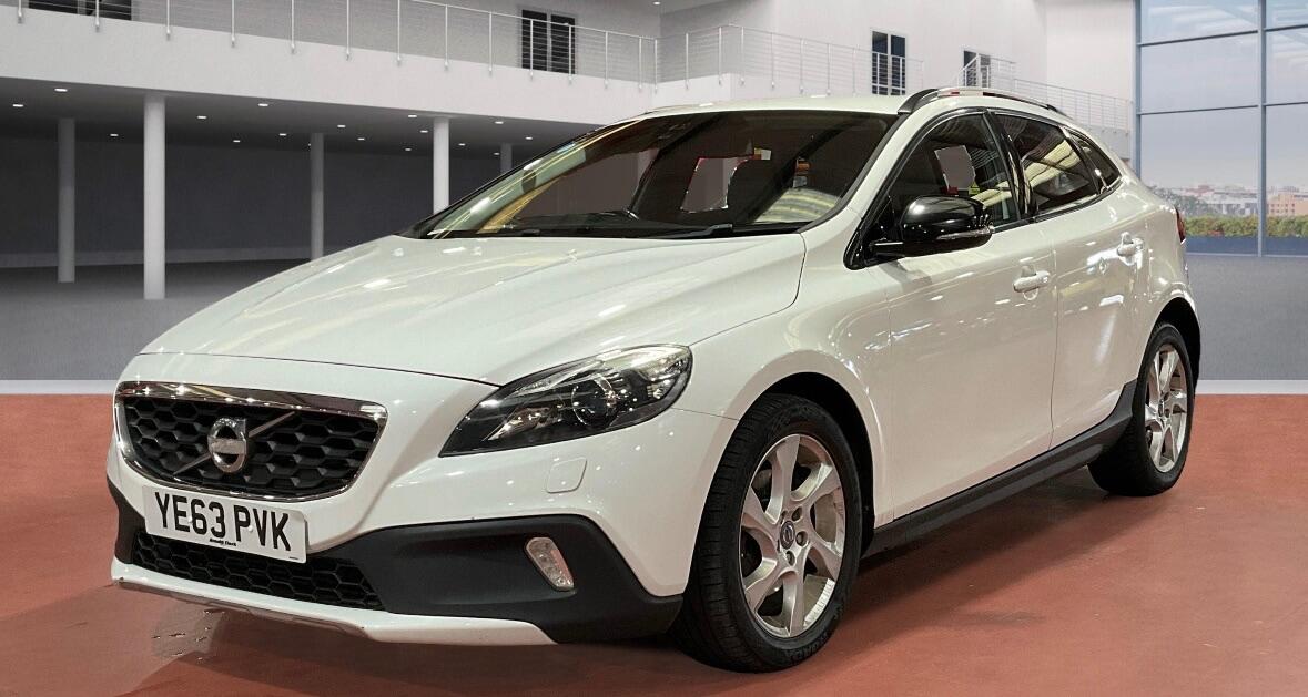 Used Volvo V40 Cross Country 2013 for sale - 76433377: Photo 2