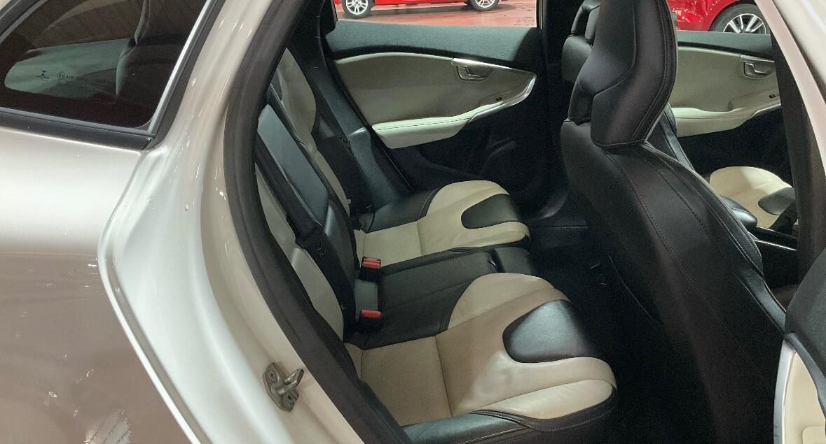 Used Volvo V40 Cross Country 2013 for sale - 76433377: Photo 7