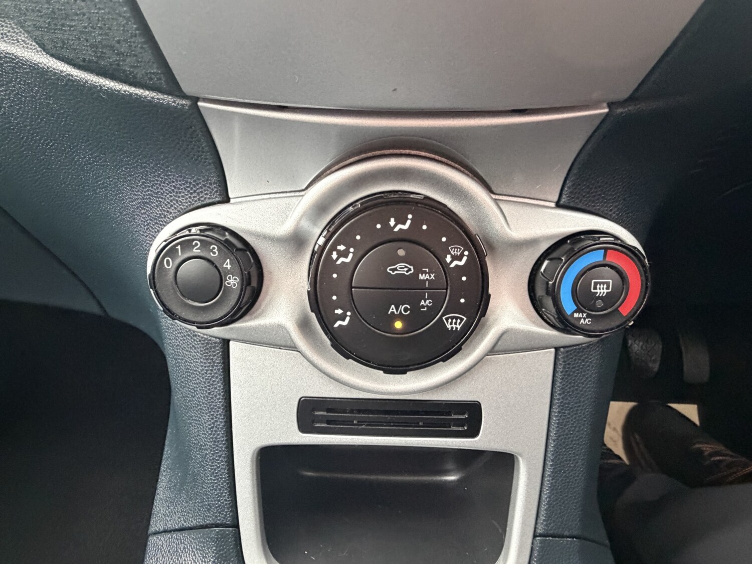 Used Ford Fiesta 2012 for sale - 77851263: Photo 25