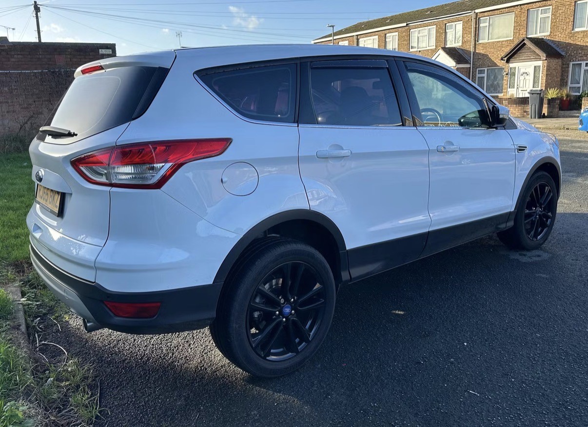 Used Ford Kuga 2015 for sale - 77065659: Photo 2