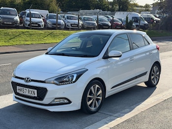 Used Hyundai i20 2017 for sale - 76082703: Photo