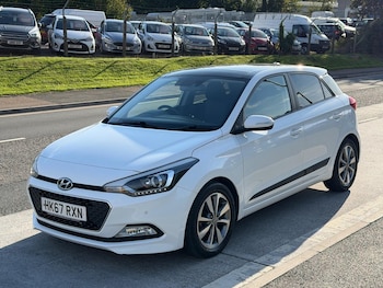 Used Hyundai i20 2017 for sale - 76082703: Photo