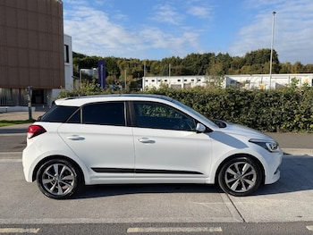 Used Hyundai i20 2017 for sale - 76082703: Photo