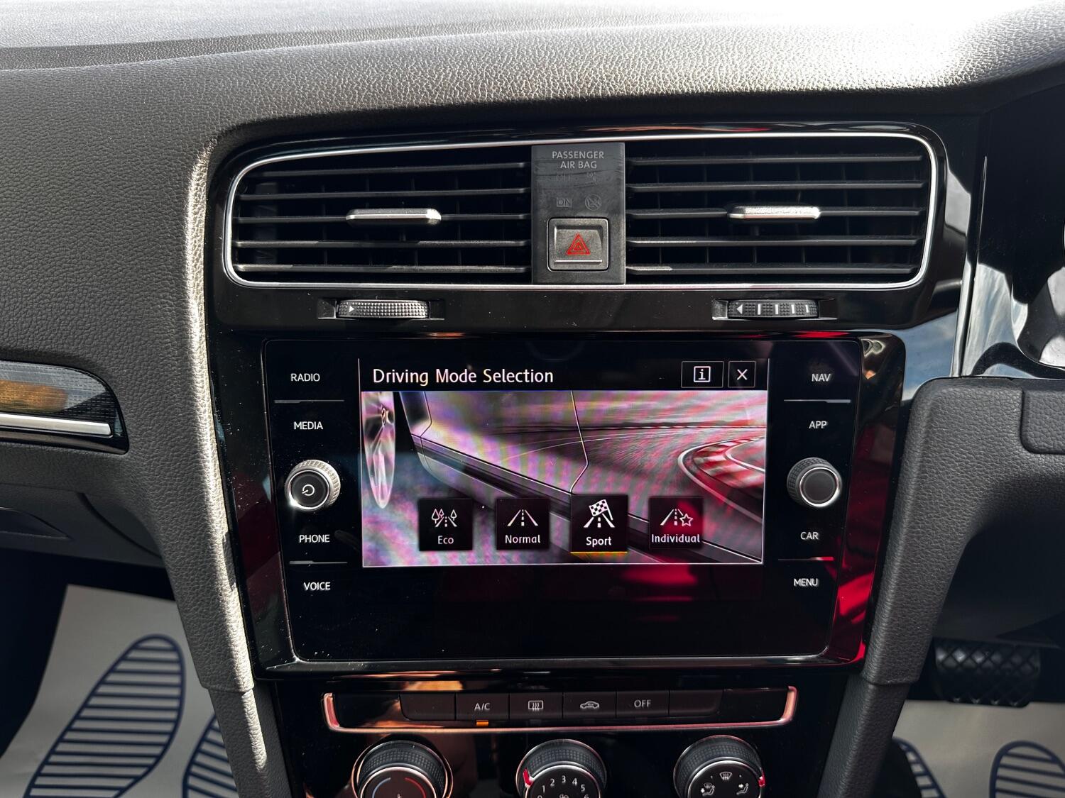 Used Volkswagen Golf 2017 for sale - 75074354: Photo 38