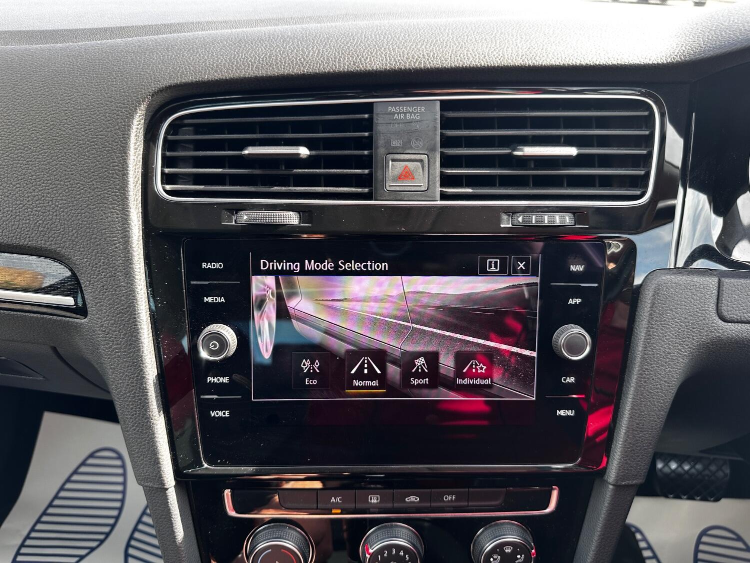 Used Volkswagen Golf 2017 for sale - 75074354: Photo 40