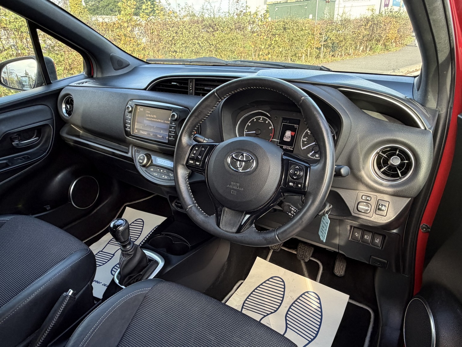 Used Toyota Yaris 2017 for sale - 76387375: Photo 17