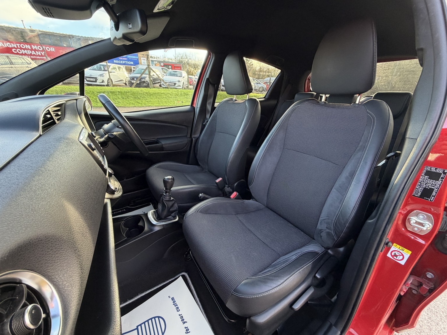 Used Toyota Yaris 2017 for sale - 76387375: Photo 19