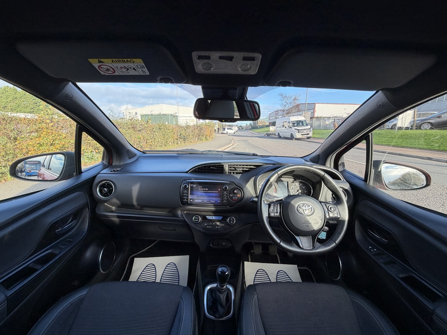 Used Toyota Yaris 2017 for sale - 76387375: Photo 23