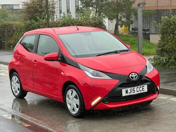 2015 - 1.0 VVT-i x-play 5-Door