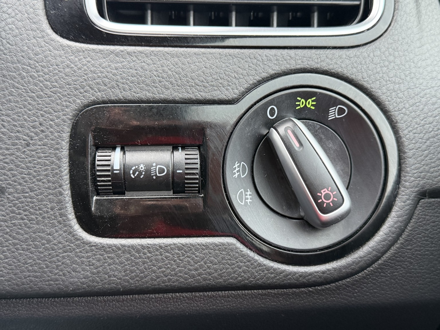 Used Volkswagen Polo 2012 for sale - 76583328: Photo 27