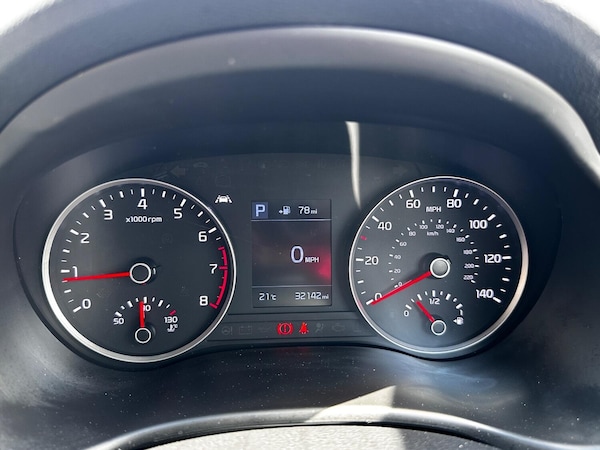 Used Kia Stonic 2019 for sale - 75428638: Photo 28