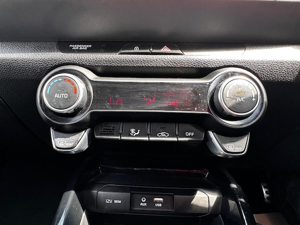 Used Kia Stonic 2019 for sale - 75428638: Photo 29