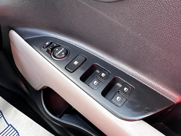 Used Kia Stonic 2019 for sale - 75428638: Photo 30