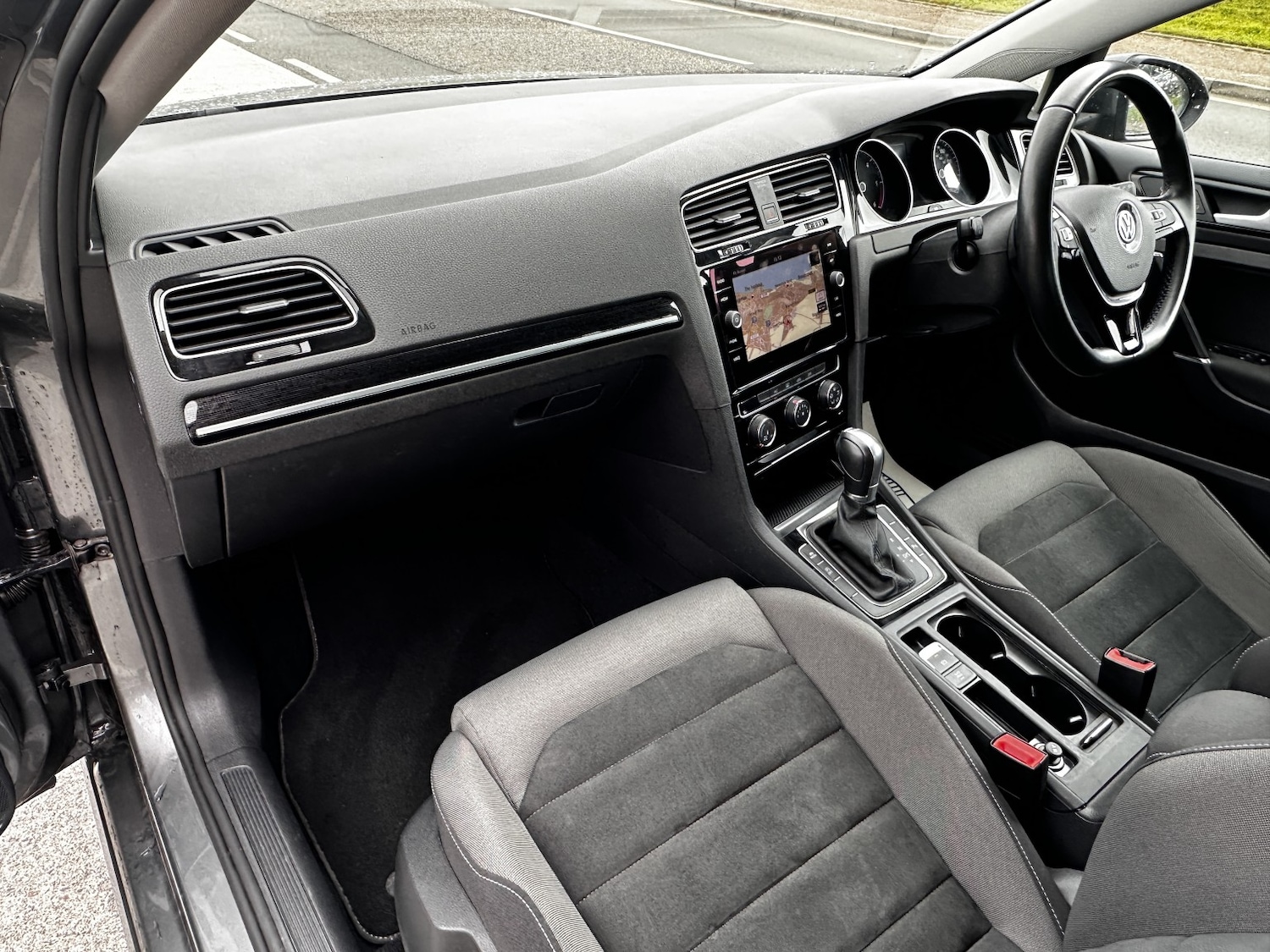 Used Volkswagen Golf 2017 for sale - 77225169: Photo 29