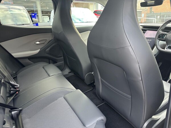 Used Ford Explorer 2025 for sale - 76220415: Photo 18