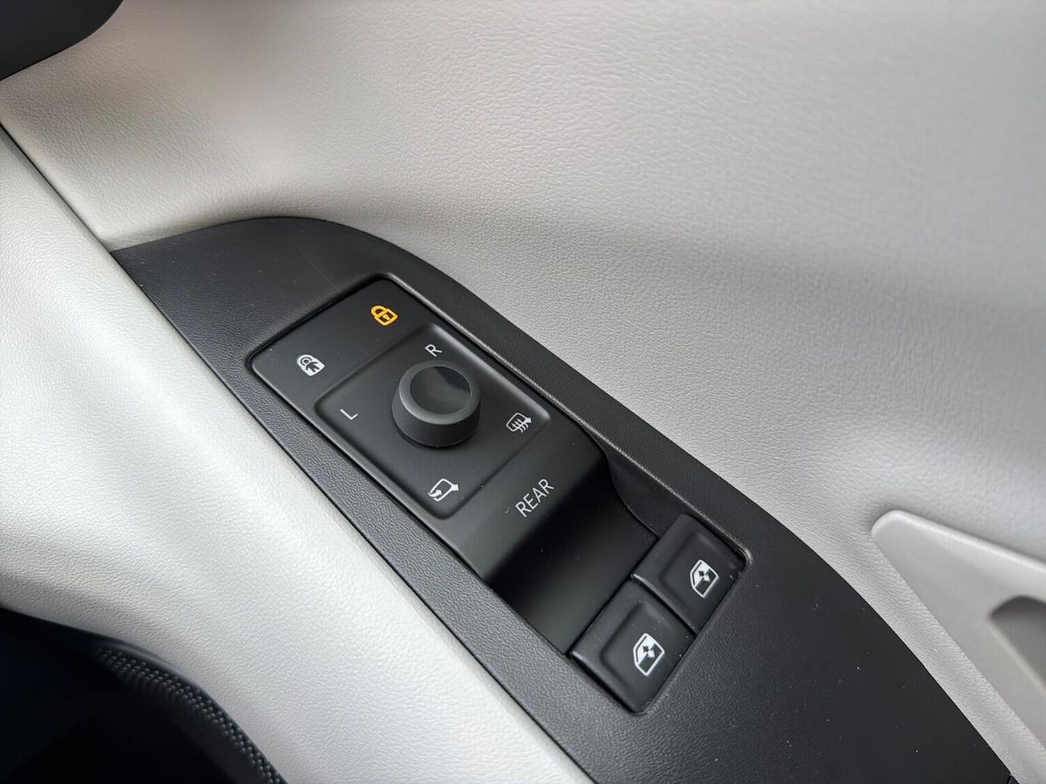 Used Ford Explorer 2024 for sale - 76418230: Photo 21