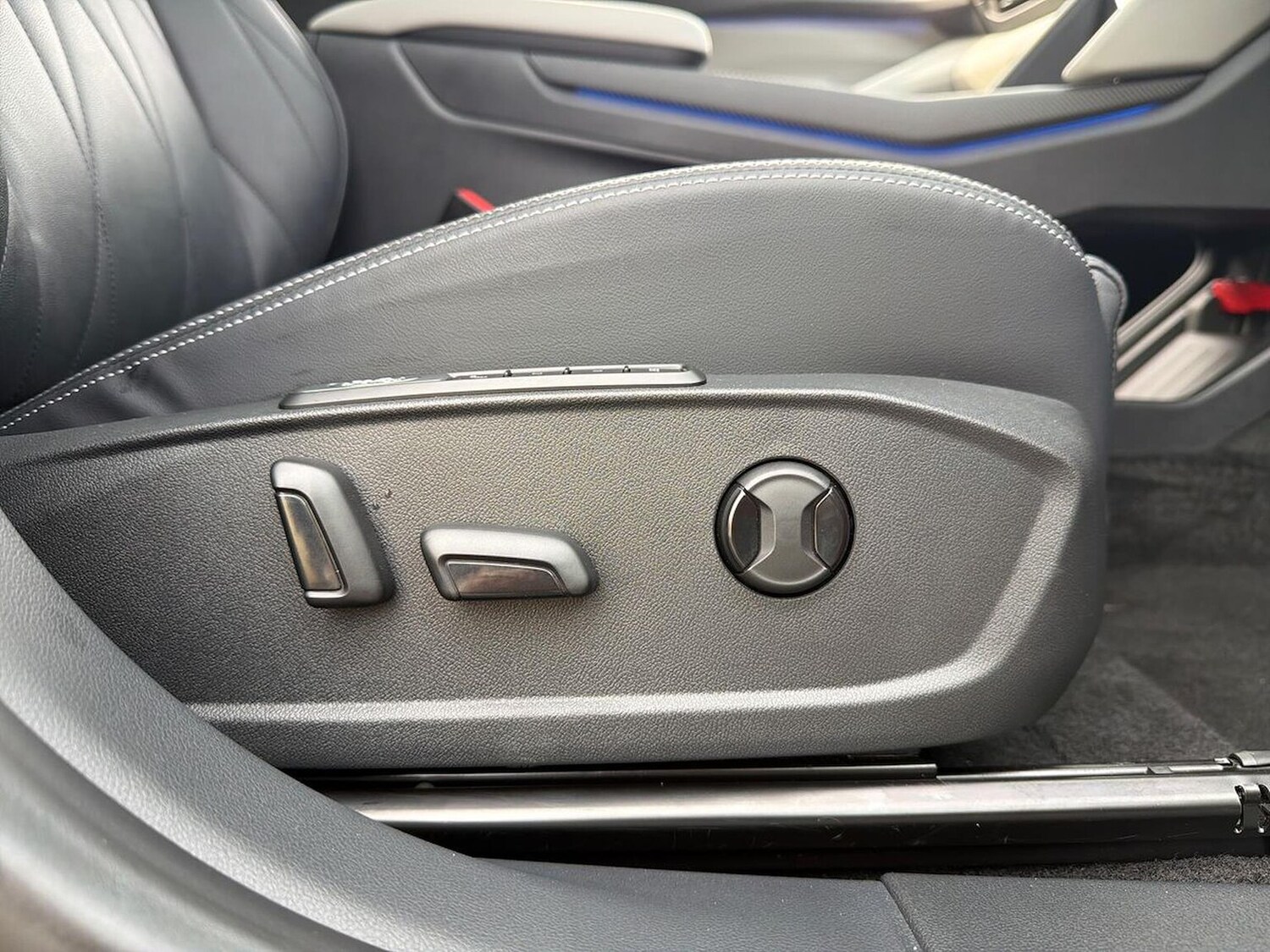 Used Ford Explorer 2024 for sale - 76418230: Photo 30