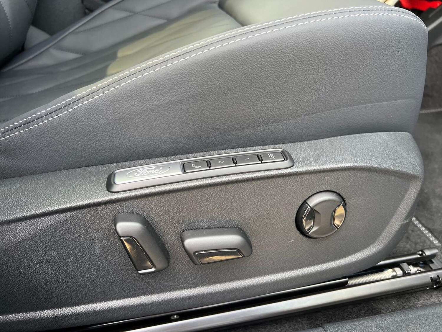 Used Ford Explorer 2024 for sale - 75436168: Photo 30