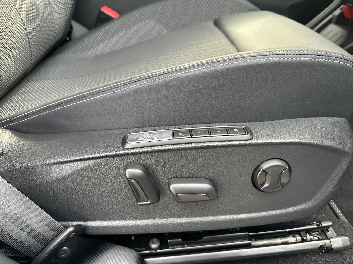 Used Ford Explorer 2024 for sale - 76418229: Photo 30