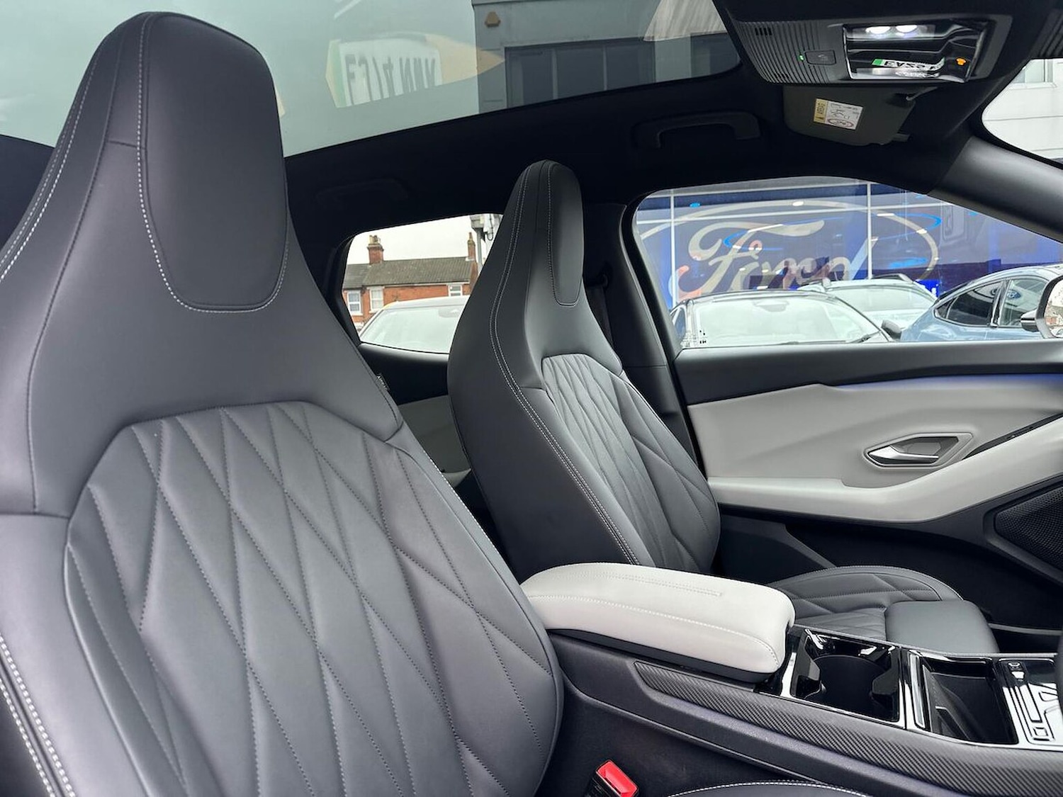 Used Ford Explorer 2024 for sale - 77715421: Photo 32