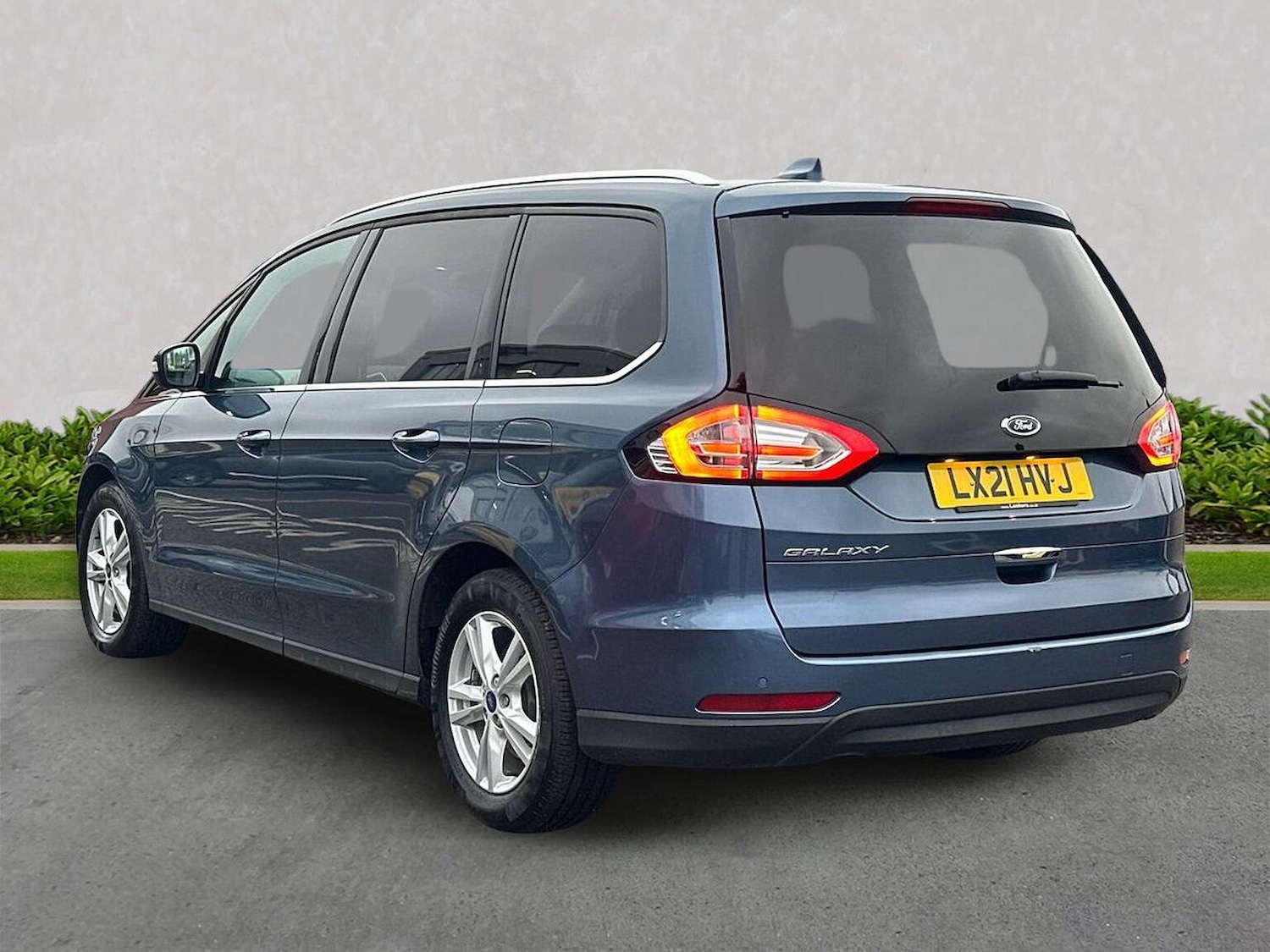 Used Ford Galaxy 2021 for sale - 76725946: Photo 2