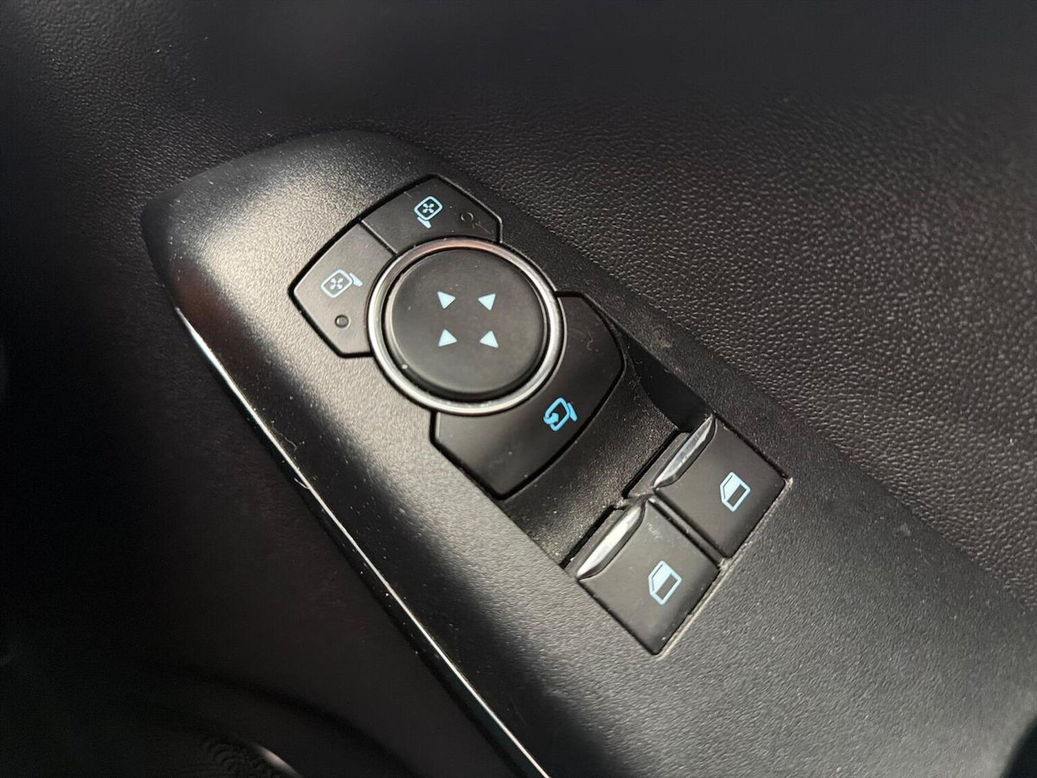 Used Ford Fiesta 2018 for sale - 76526132: Photo 21