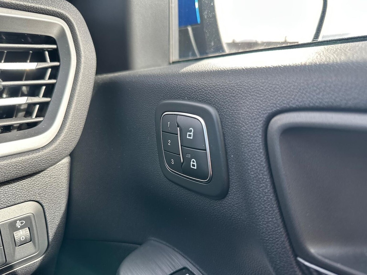 Used Ford Kuga 2025 for sale - 76357899: Photo 30