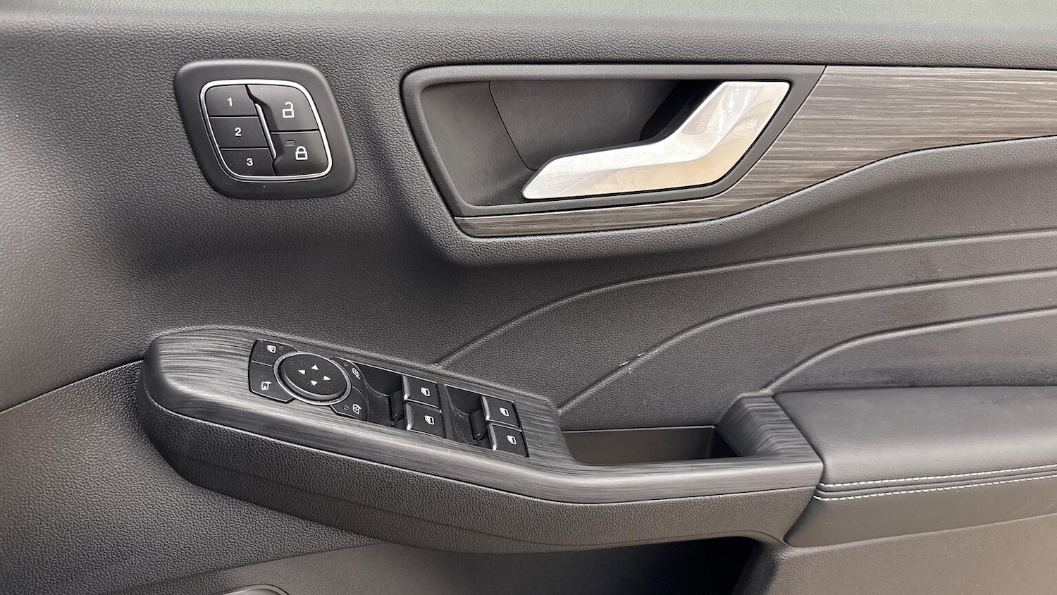 Used Ford Kuga 2025 for sale - 76588612: Photo 26